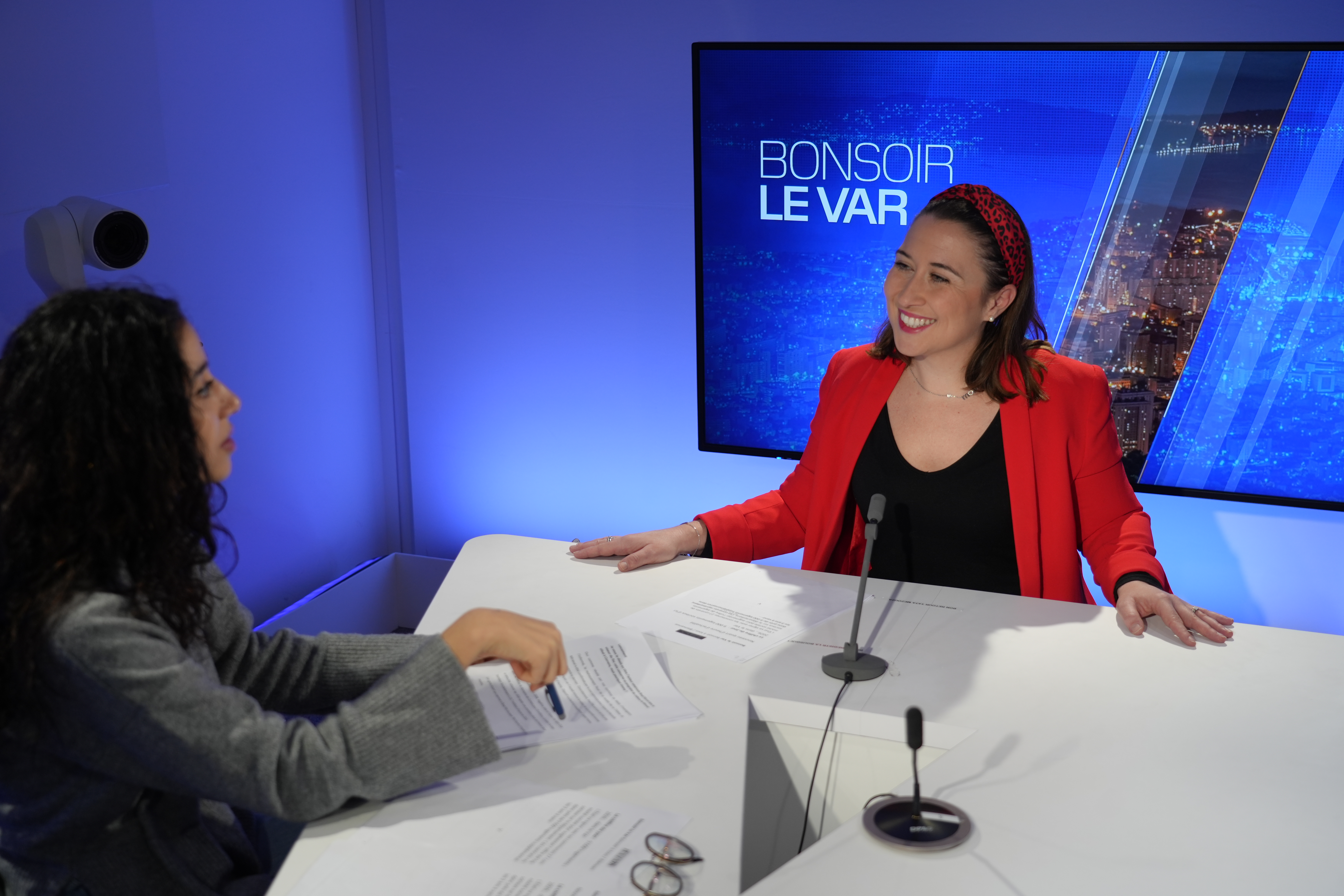 &copy;varinfos_Yentl Criado - journaliste pr&eacute;sentatrice.JPG (6.70 MB)