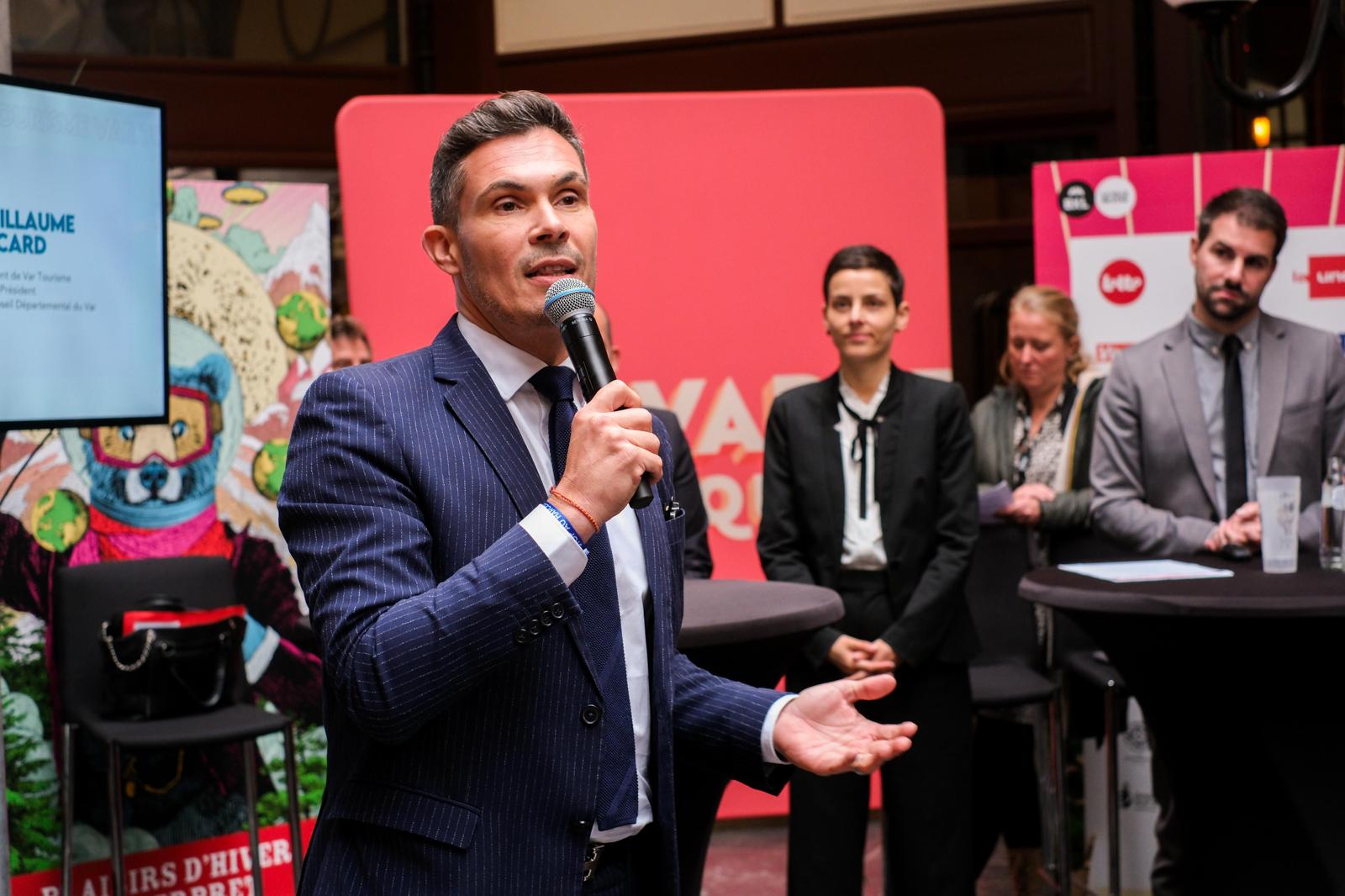 GUILLAUME DECARD lors de la conf&eacute;rence de presse &agrave; Bruxelles - 17.jpeg (161 KB)