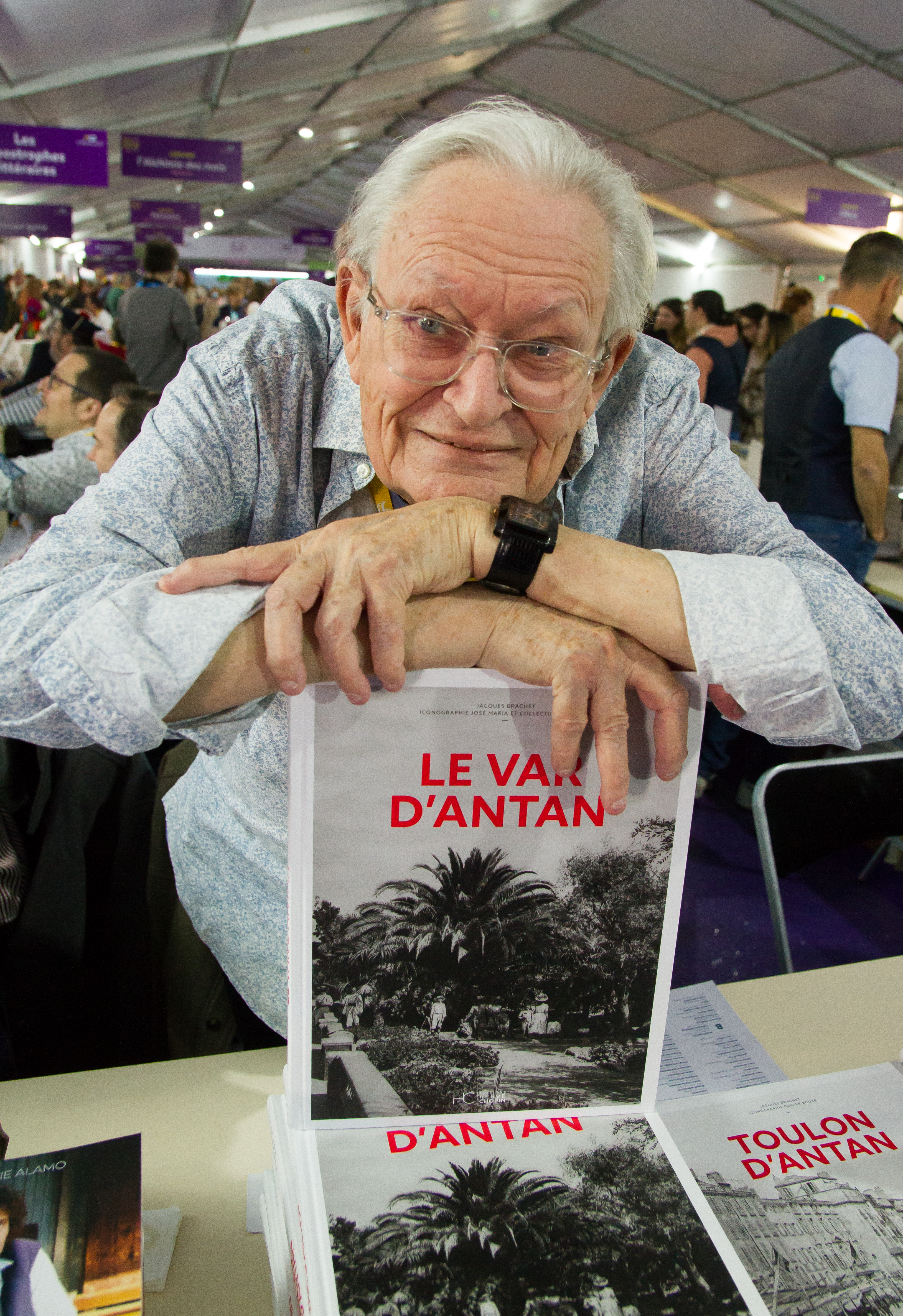 Jacques Brachet lors de la F&ecirc;te du Livre en Novembre dernier &agrave; Toulon.jpg (12.81 MB)