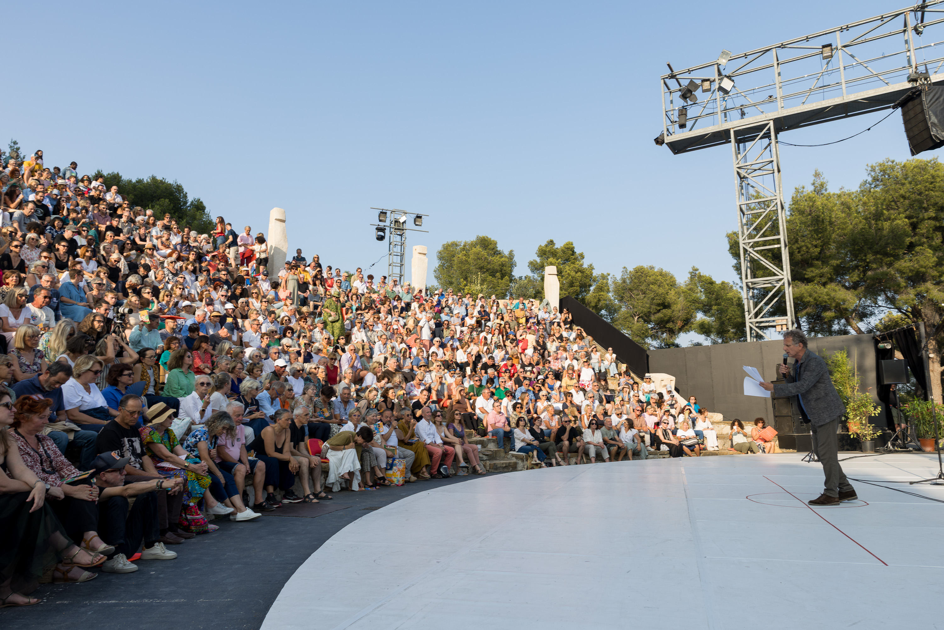 Lancement de saison 11 juin 2025 &copy; Vincent Berenger - Ch&acirc;teauvallon-Libert&eacute;, sc&egrave;ne nationale-9083.jpg (1.66 MB)