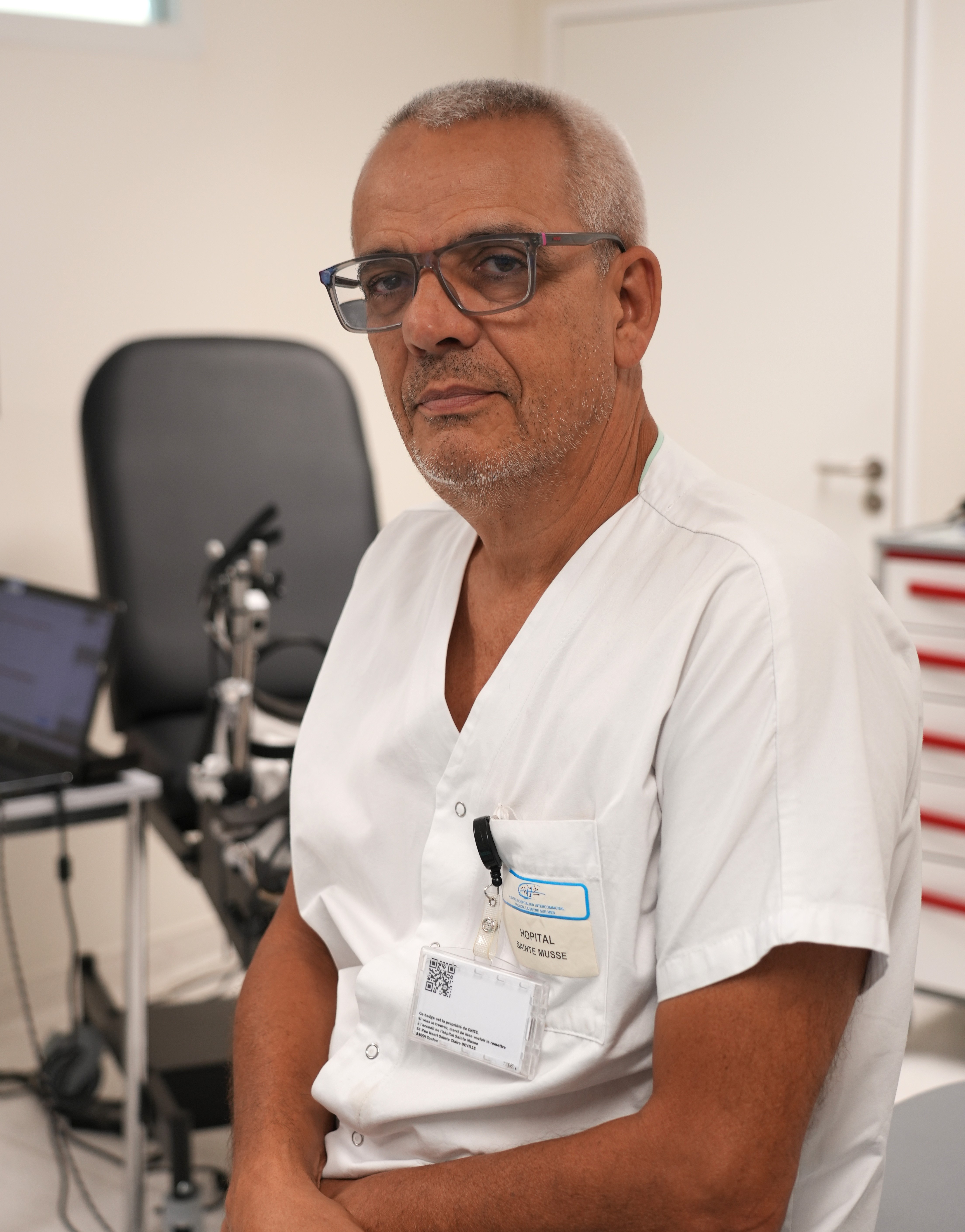 Le Dr Dr Jean-Jacques RAYMOND, chef de l&rsquo;Unit&eacute; de m&eacute;decine et traumatologie du sport &copy; Conrad Eberhaerd.JPG (2.55 MB)