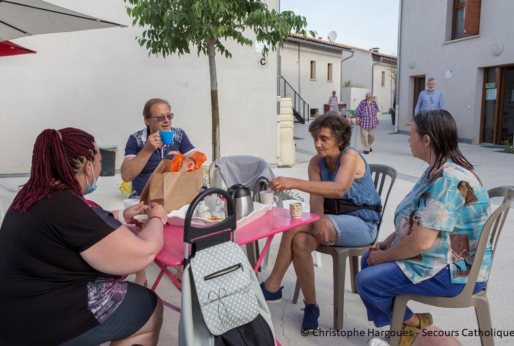 Photo 4 Les moments de convivvialit&eacute; sont nombreux &agrave; l_&Eacute;co-Hameau Saint-Fran&ccedil;ois (photo DR &Eacute;co-Hameau Saint-Fran&ccedil;ois).jpg (223 KB)