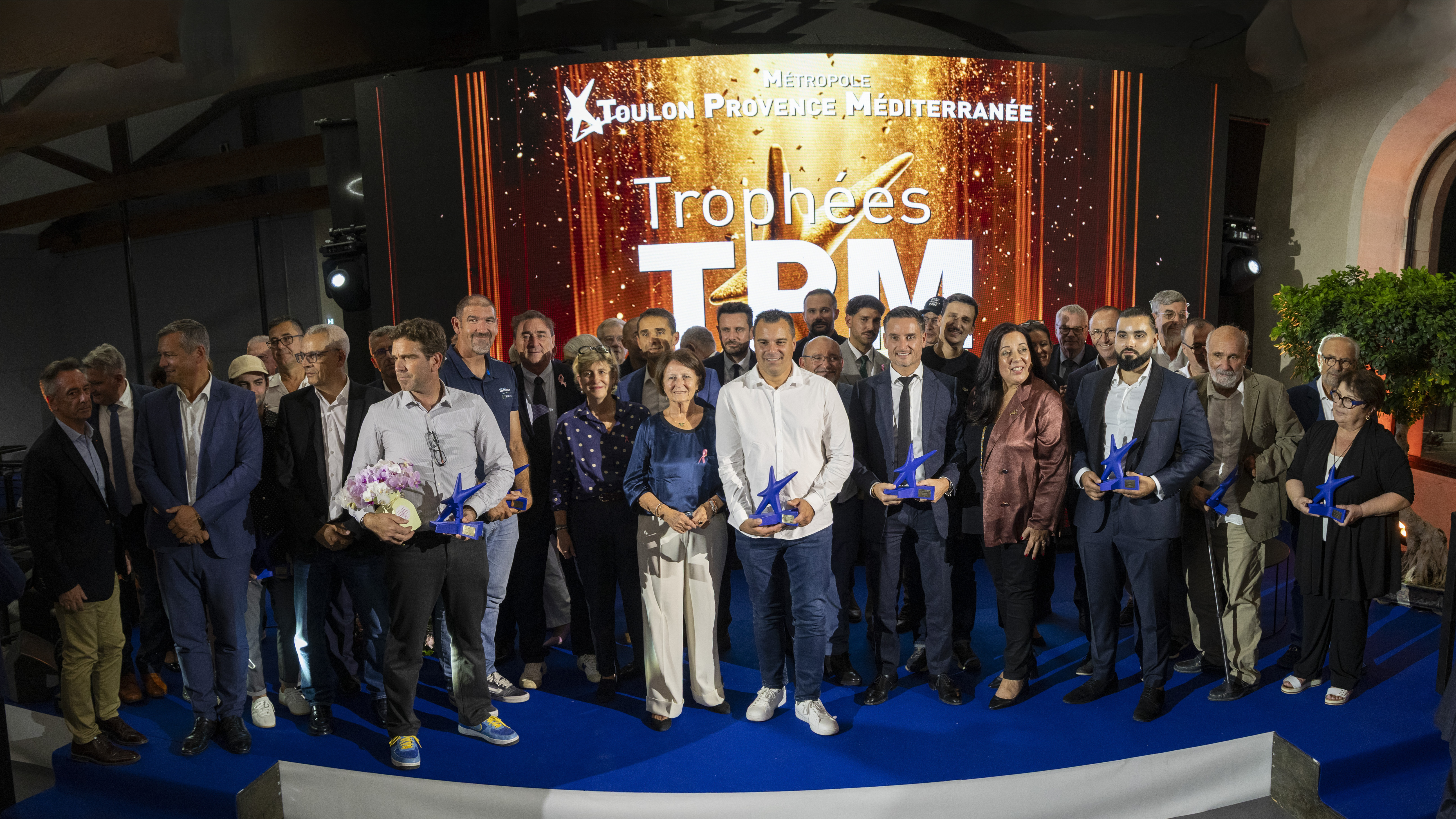 Photographie_Troph&eacute;es_Laur&eacute;ats et &eacute;lus_cr&eacute;dit Olivier Pastor.jpg (5.48 MB)