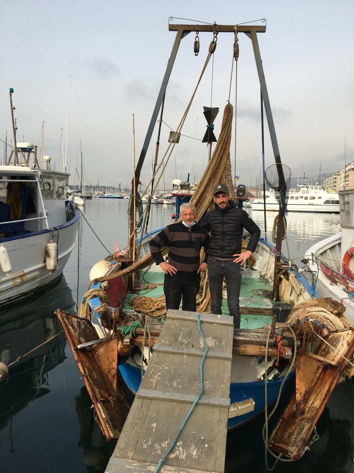 Ren&eacute; le p&eacute;cheur &agrave; gauche .jpg (253 KB)