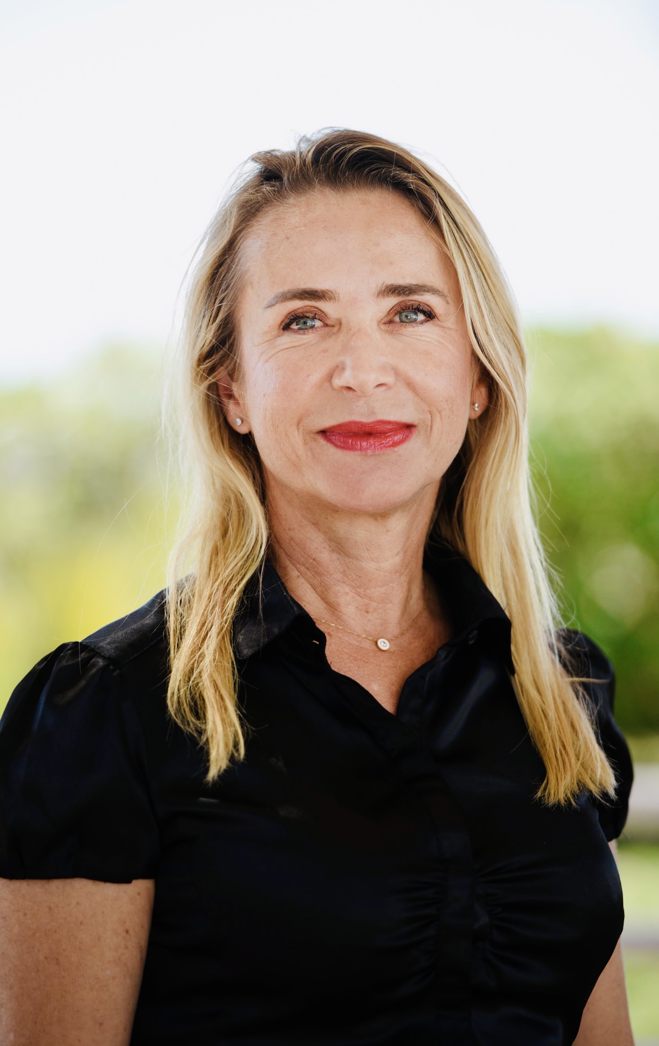 Veronique Lenoir.jpg (439 KB)