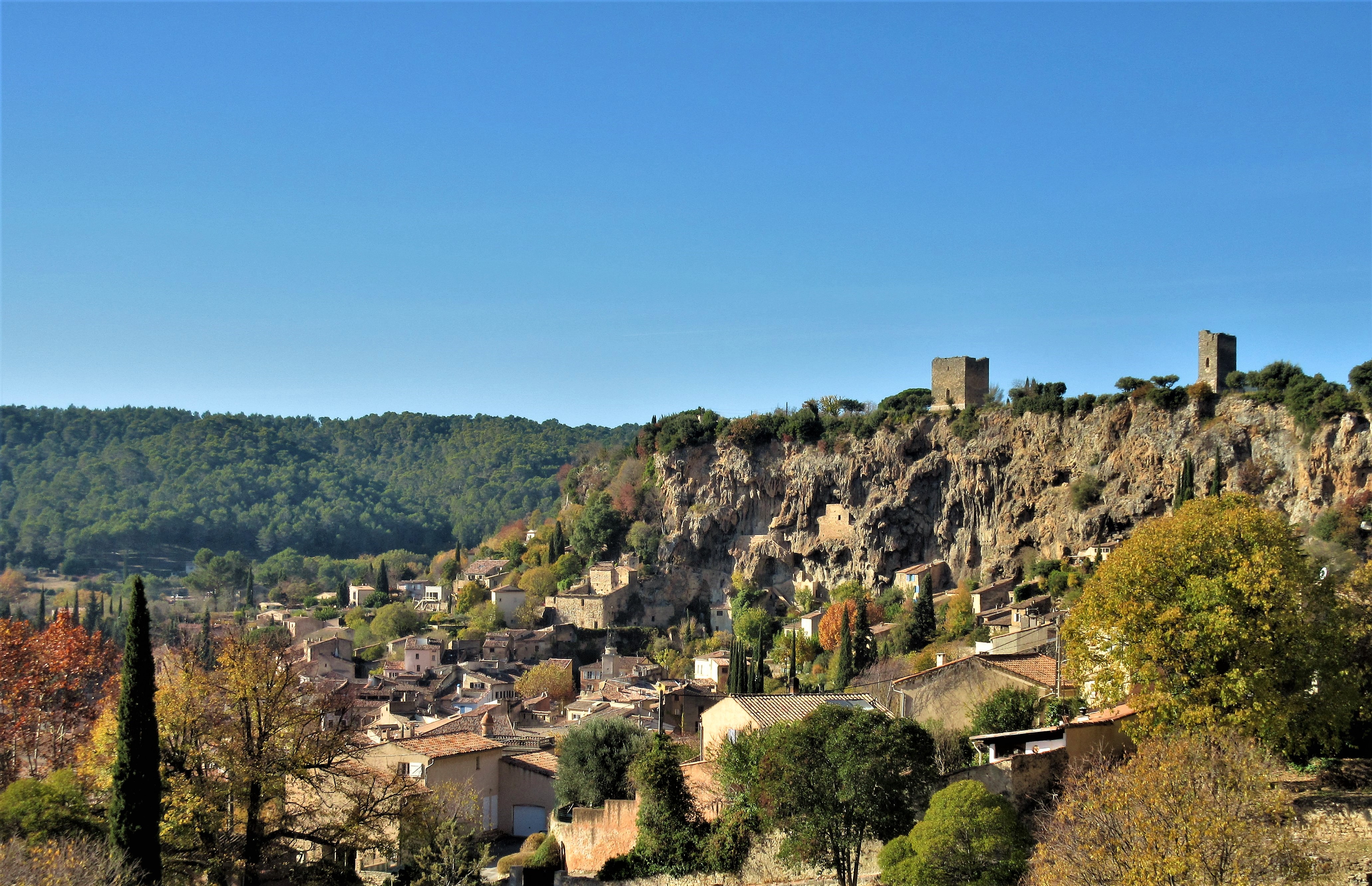 Cotignac vue de D13.jpg (2.90 MB)
