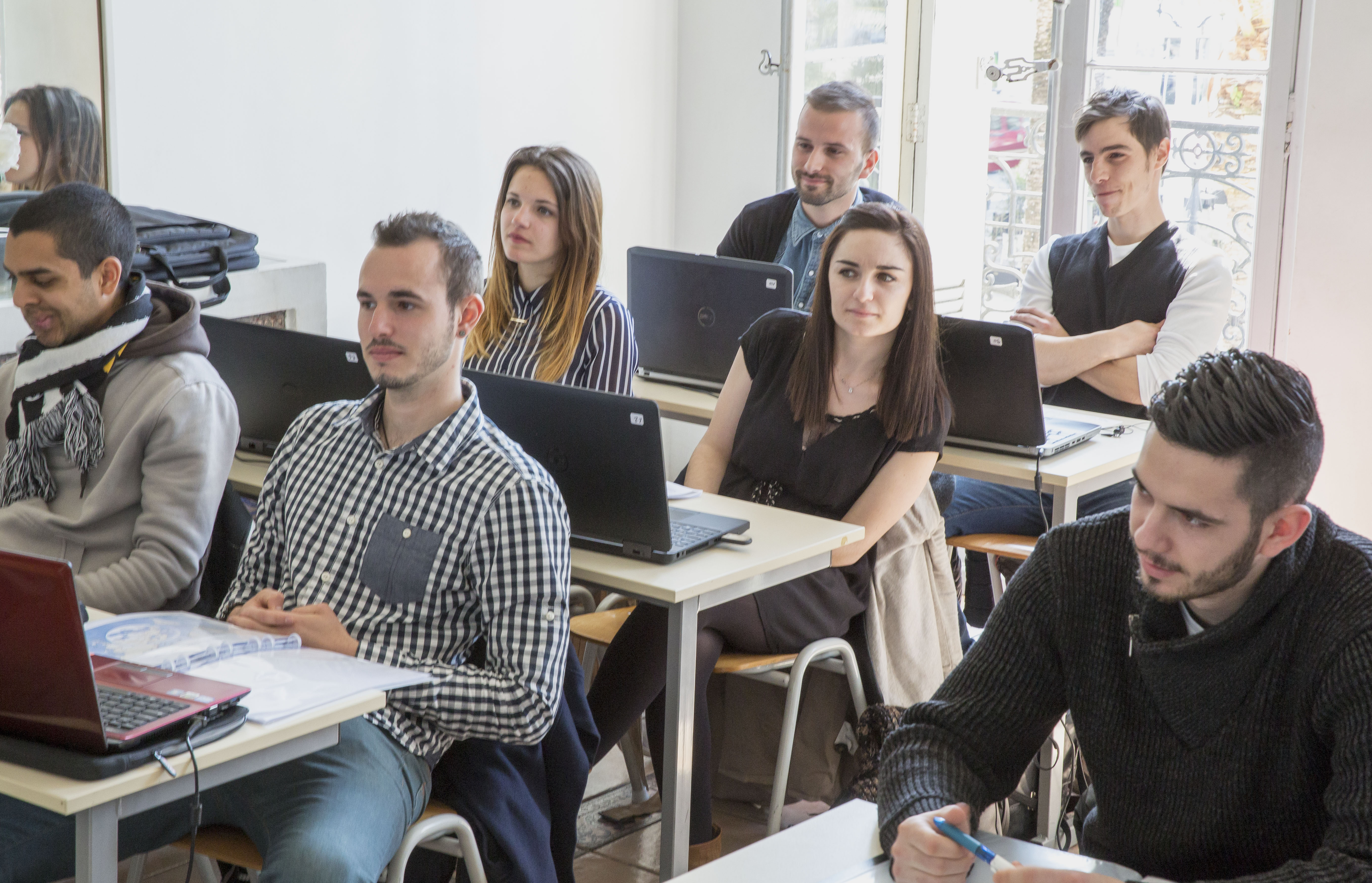 etudiants 3.jpg (2.68 MB)