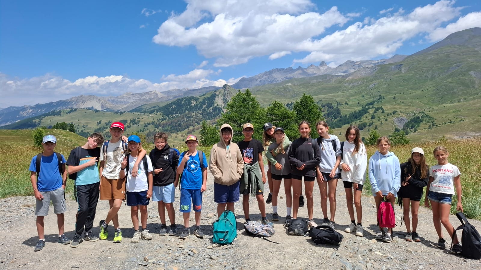 groupe ados montagne (1).jpg (324 KB)