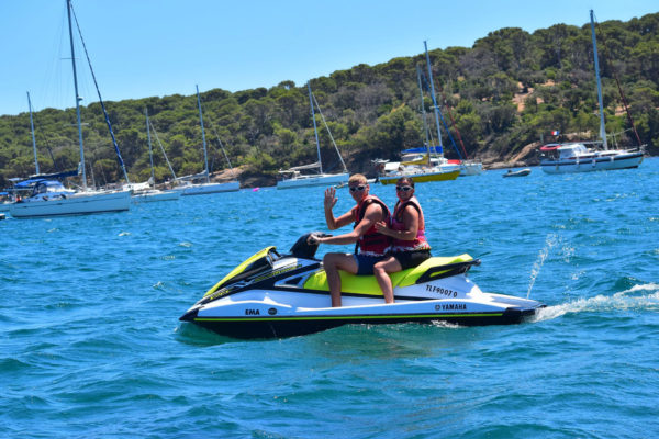 location-jet-ski-hyeres-5-600x400.jpg (77 KB)
