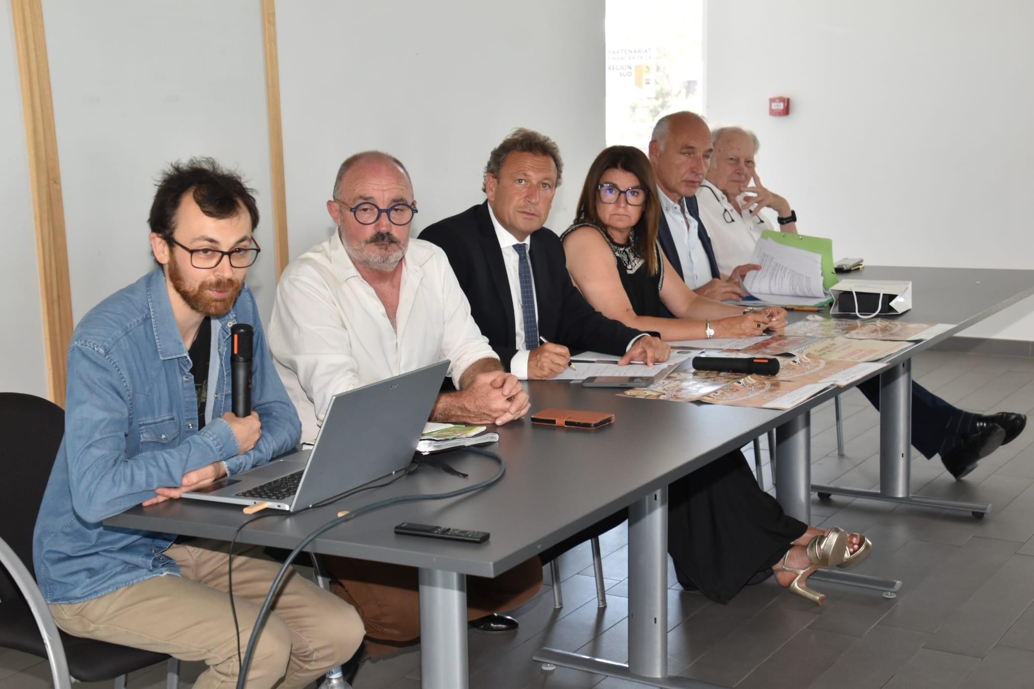 photo 01.jpeg (265 KB)