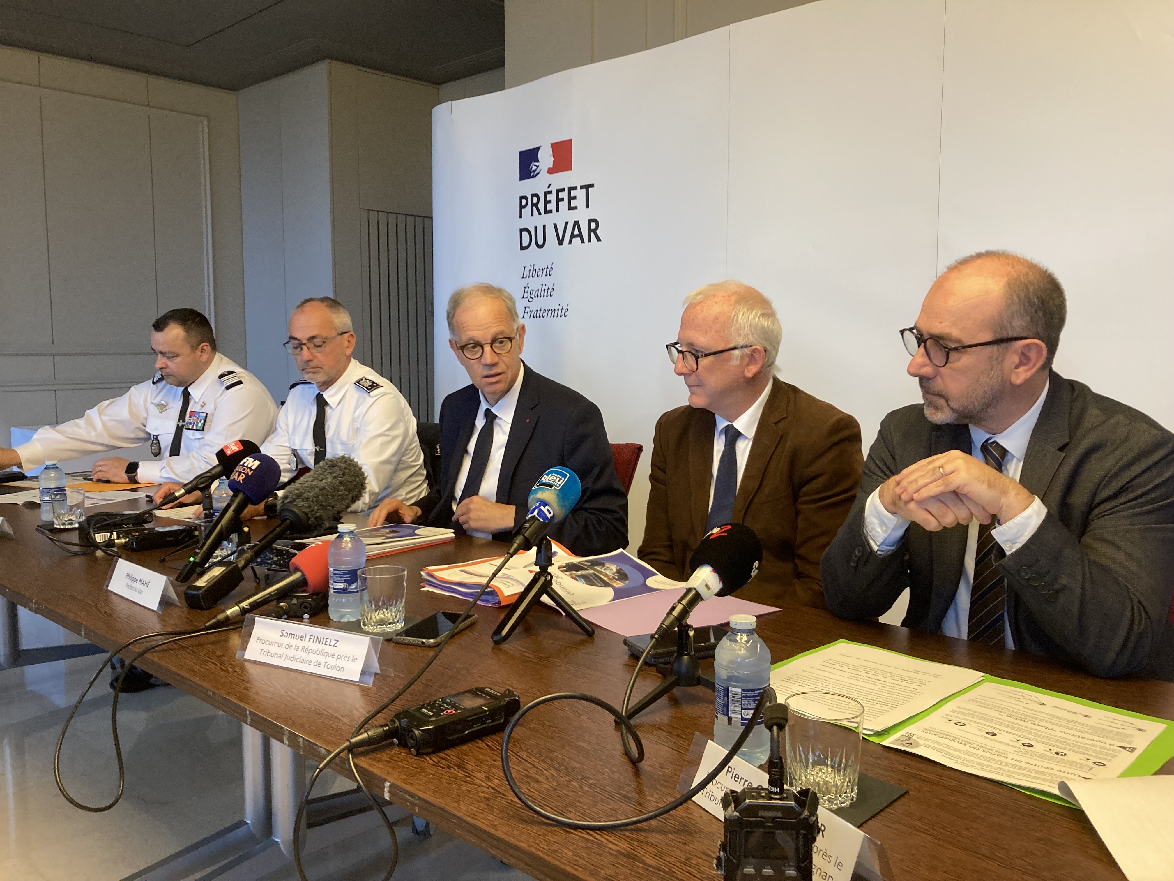 reunion secu.jpg (2.38 MB)