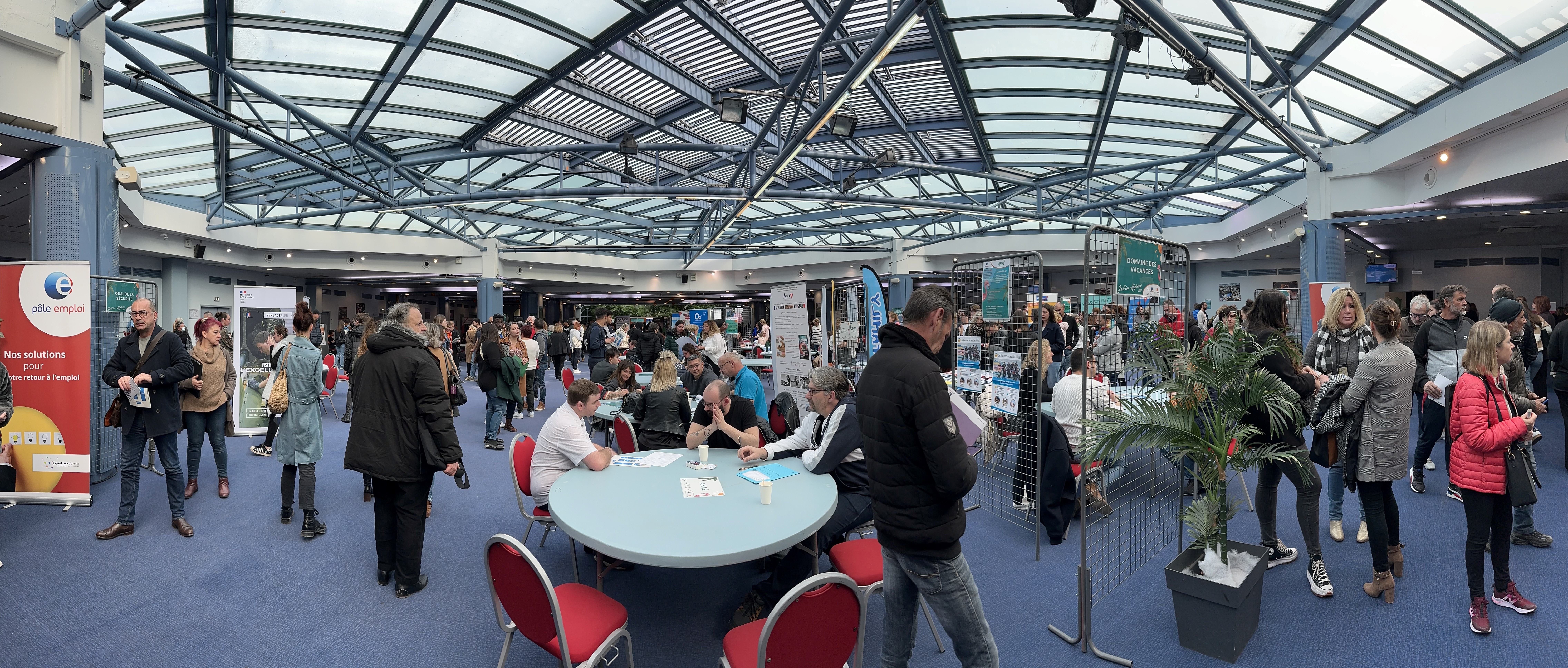 vi 07_page 02_dossier_EMPLOi_photo5.jpg (8.11 MB)