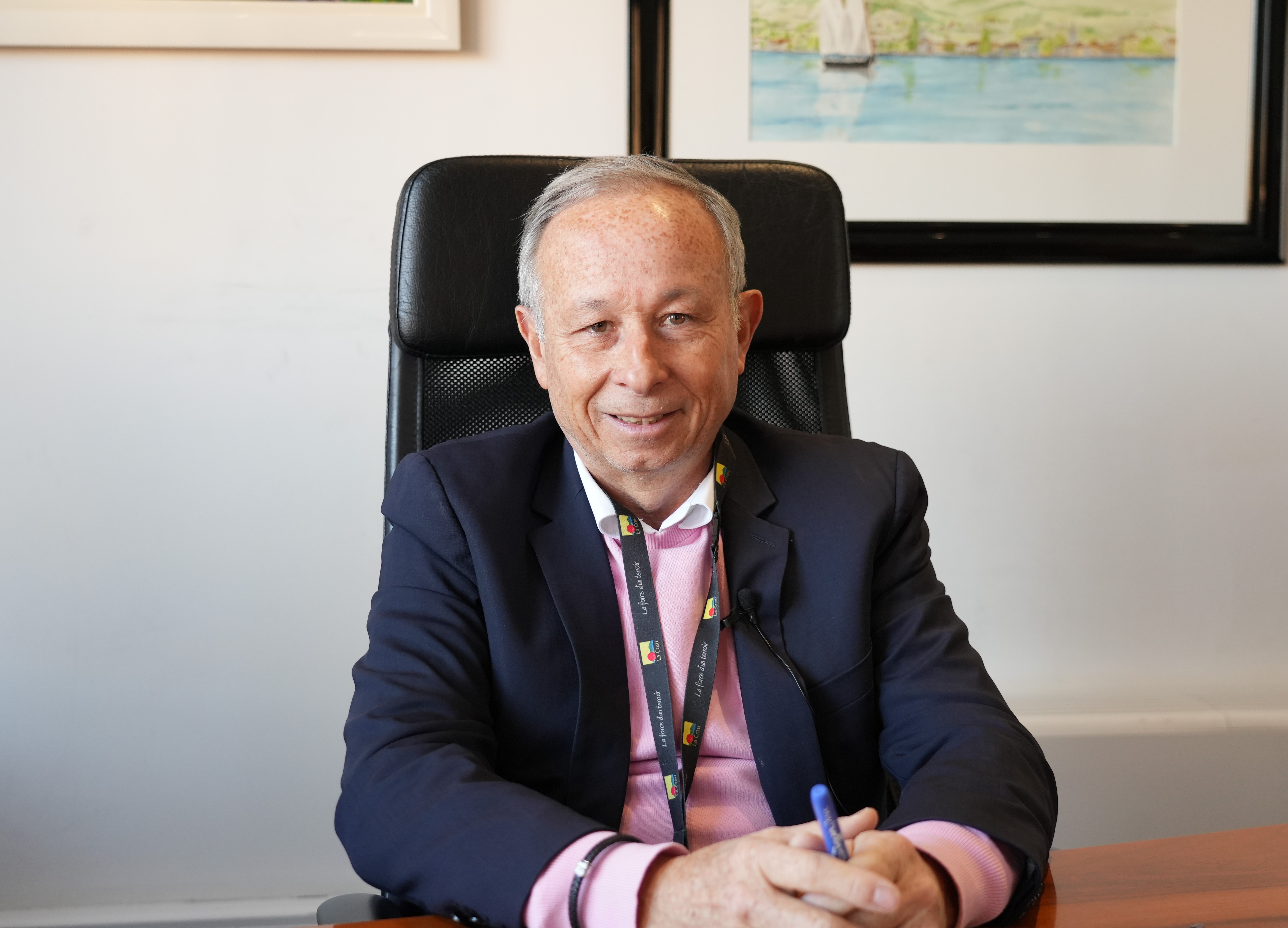 vi 07_page 4_christian simon_photo 06.JPG (2.37 MB)